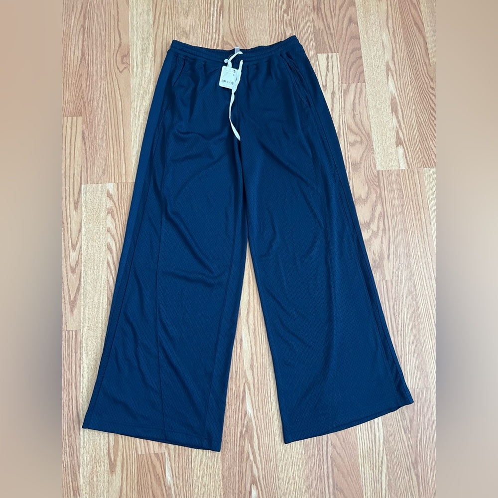 Free People Movement Women's Overtime
Mesh Athletic Pants in Navy Size S NWT - Picture 2 of 8